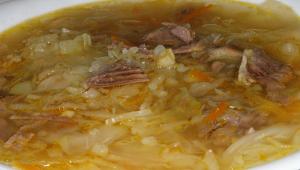 Sauerkraut cabbage soup: a step-by-step recipe for a rich first